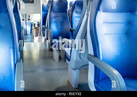 Im Inneren der Bahn Pkw der zweiten Klasse im Zug in der Lombardei in Italien Stockfoto