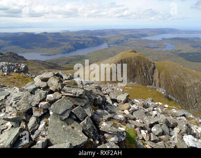 Spidean nan Clach, Loch Maree & Loch Ewe vom Gipfel des Schottischen Berge Corbett Beinn Airigh Charr in der North West Highlands von Schottland. Stockfoto