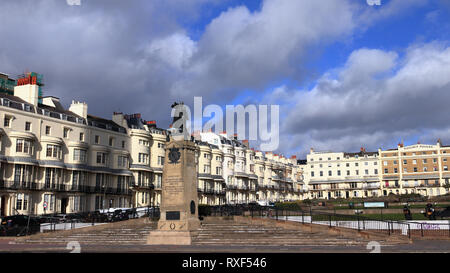 BRIGHTON, East Sussex, England, Vereinigtes Königreich - Februar 7, 2019: Regency Square in Brighton, eine aus dem frühen 19. Jahrhundert Wohnentwicklung. Stockfoto