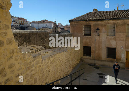 Blick von der Mauer in der Altstadt von Cuenca, Spanien. Stockfoto