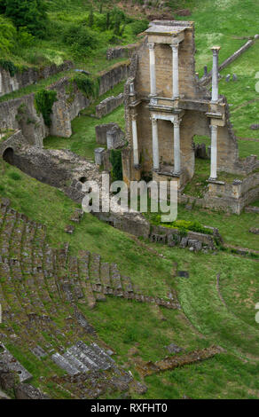 Römische Theater comples in Volterra, eine ummauerte Stadt südwestlich von Florenz, Italien Stockfoto