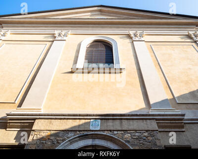 Reisen nach Italien - Fassade der Kirche Sant Agata Del Carmine auf Straße Via Bartolomeo Colleoni in Citta Alta (obere Stadt) der Stadt Bergamo, Lombardei Stockfoto