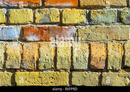 Old Yellow and Red Brick Wall Texture Close-Up Stockfoto
