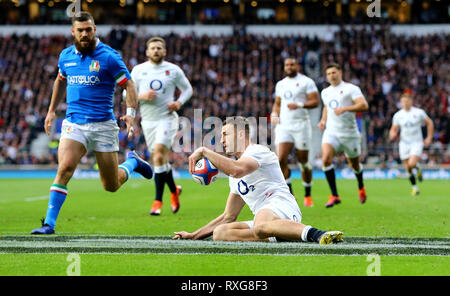 England's Jonny können Kerben zweiten versuchen, seine Seite während der Guinness sechs Nationen Spiel im Twickenham Stadium, London. Stockfoto