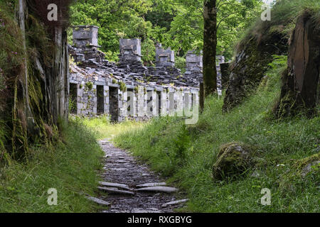 Anglesey Kasernen, Quarrymans Pfad, Dinorwic Steinbruch, Snowdonia National Park, North Wales, UK Stockfoto