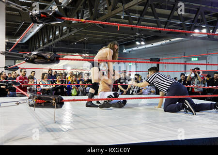 Mailand, Italien - 8. März 2019 Cartoomics Comic Con Wrestling Cosplay Demonstration Stockfoto