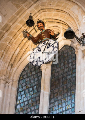 Papamoscas in der Kathedrale von Burgos, einem berühmten bellstriker Abbildung in das Innere der Kirche Stockfoto