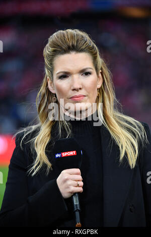 LIBBERTZ (Jessica KASTROP), Sky Presenter, single Bild, Single Cut Motiv, Porträt, Porträt, Porträt. 1. 1. Fussballbundesliga, 25. Spieltag, Spieltag 25, Bayern München M) - VFL Wolfsburg (WOB) 6-0. ALLIANZARENA, DFL-BESTIMMUNGEN VERBIETEN DIE VERWENDUNG DER FOTOGRAFIE ALS BILD-SEQUENZEN UND/ODER QUASI-Am 9. März 1919 in Muenchen. | Verwendung weltweit Stockfoto