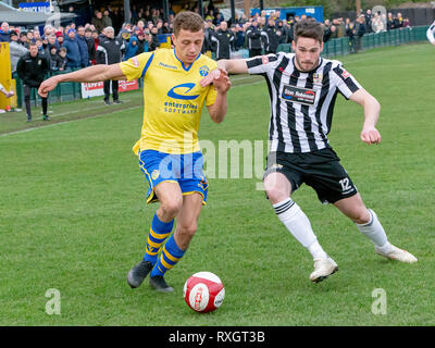 Cheshire, Großbritannien. 9. März 2019. Warrington Town Football Club ihre Leitung in der Evo-Stik Northern Premier League Premier Division verzichten, wenn Sie demütig Stafford Rangers FC an der Gewinner Rekrutierung Stadion (auch als Freischwinger Park bekannt) in Warrington, Cheshire, England, Großbritannien gehostet werden. Stafford gewann das Spiel durch zwei Ziele zu drei Credit: John Hopkins/Alamy leben Nachrichten Stockfoto