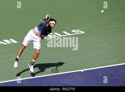 Kalifornien, USA. 9. März 2019. 2019 Leonardo Mayer (ARG) dient gegen Gael Monfils (FRA) während der 2019 BNP Paribas Open in Indian Wells Tennis Garden in Indian Wells, Kalifornien. Charles Baus/CSM Credit: Cal Sport Media/Alamy leben Nachrichten Stockfoto