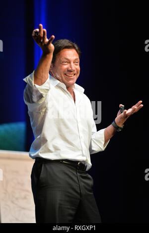 MIAMI, FL - 17. SEPTEMBER: Motivationstrainer Jordan Belfort bei seinem Seminar "Die Kraft der Überzeugung Mit der Wolf der Wall Street Gerade System" am 17. September 2014 in Fort Lauderdale, Florida. Personen: Jordan Belfort Stockfoto