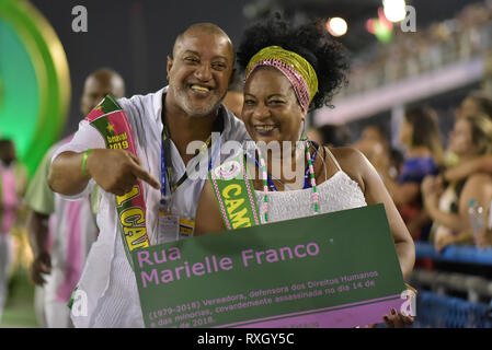 Rio de Janeiro, Brasilien. 10. März 2019. Mangueira Parade an Karneval in Rio 2019 - Teilnehmer der Sambaschule Mangueira Parade während der Präsentation des samba Schulen der besonderen Gruppe im Sambodromo da Marques de Sapucai am Rio 2019 Karneval. Foto: Thiago Ribeiro/AGIF AGIF/Alamy Credit: Live-Nachrichten Stockfoto