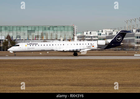 München, Deutschland. 17 Feb, 2019. Ein Lufthansa CityLine Bombardier CRJ-900LR unterwegs am Flughafen München gesehen. Credit: Fabrizio Gandolfo/SOPA Images/ZUMA Draht/Alamy leben Nachrichten Stockfoto