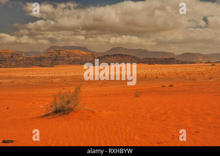 Tolle Landschaft der Wüste und Berge. Wadi Rum, Jordanien. Stockfoto