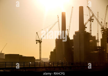 Battersea Power Station Sanierung in den frühen Morgenstunden Stockfoto