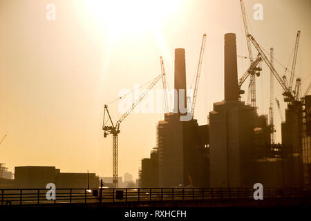 Battersea Power Station Sanierung in den frühen Morgenstunden Stockfoto