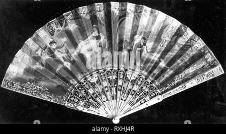 Ventilator. Frankreich. Datum: 1775-1800. Abmessungen: 26,7 cm 26,7 cm (10 1/2 in.). Geschnitzten und vergoldeten Silber elfenbein Sticks und Wachen; bemalte Papier montieren. Herkunft: Frankreich. Museum: Das Chicago Art Institute. Stockfoto