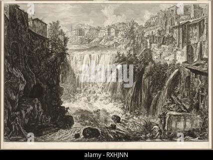 Blick auf die Große Kaskade im Tivoli, von der Aussicht auf Rom. Giovanni Battista Piranesi, Italienischer, 1720-1778. Datum: 1766. Abmessungen: 471 x 702 mm (Bild), 505 x 720 mm (Blatt). Radierung auf Elfenbein Bütten. Herkunft: Italien. Museum: Das Chicago Art Institute. Stockfoto