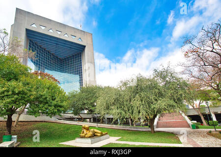 Monterrey, Mexiko, 11. Dezember, 2018: Monterrey, Sehenswürdigkeiten Macroplaza (La Gran Plaza) Square im historischen Stadtzentrum, die Siebtgrößte PLAZA im w Stockfoto