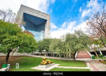 Monterrey, Mexiko, 11. Dezember, 2018: Monterrey, Sehenswürdigkeiten Macroplaza (La Gran Plaza) Square im historischen Stadtzentrum, die Siebtgrößte PLAZA im w Stockfoto