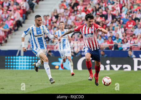 Atletico de Madrid Stefan Savic und CD Leganes von Youssef En-Nesyri während La Liga Match zwischen Atletico de Madrid und CD Leganes an Wanda Metropolitano Stadion in Madrid. (Endstand Atletico de Madrid 1-0 CD Leganes) Stockfoto