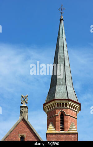 Australische Kleinstadt Kirche Turm und Kirche Fassade, Seiten- und Luftbild, in Victoria, Australien. Stockfoto