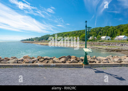 Licht post auf einem Kai auf dem St. Lawrence River in St. Irenee, Provinz Quebec, Kanada Stockfoto