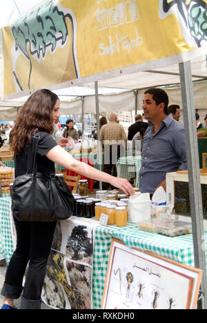 Den Abschaltdruck am Souk El Tayab, einem Samstag morgen Organic Farmers Market mit einer Reihe von essbaren Köstlichkeiten aus dem ganzen Land, versammelt in einem Stockfoto