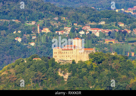Rocca di Angera am Lago Maggiore in Italien Stockfoto