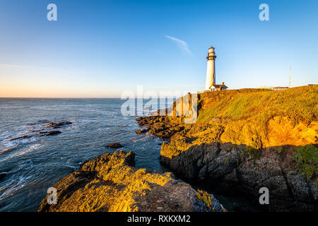Der Pigeon Point Lighthouse in der Morgendämmerung Stockfoto
