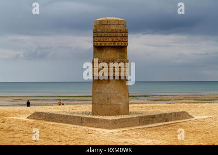 Die Befreiung Memorial Marker auf Juno Beach in der Nähe von Courseulles-sur-Mer, Normandie, Frankreich. Stockfoto