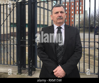 John Teggart, außerhalb von Belfast Untersuchungsrichter, Gericht, dessen Vater war unter 10 Personen während der drei Tage des Maschinengewehrs an denen Mitglieder der Parachute Regiment in der Nachbarschaft im August 1971 Ballymurphy erschossen. Stockfoto