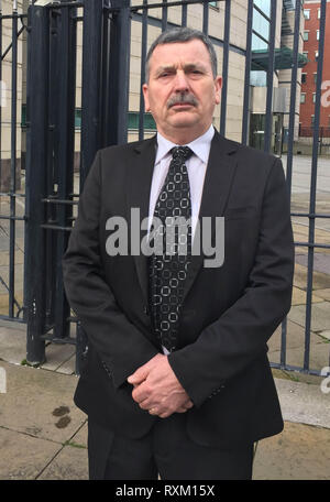 John Teggart, außerhalb von Belfast Untersuchungsrichter, Gericht, dessen Vater war unter 10 Personen während der drei Tage des Maschinengewehrs an denen Mitglieder der Parachute Regiment in der Nachbarschaft im August 1971 Ballymurphy erschossen. Stockfoto