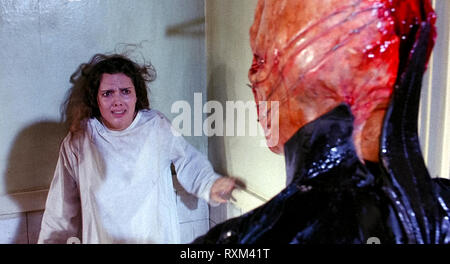 Hellraiser (1987) von Clive Barker Regie und Hauptdarsteller Andrew Robinson, Clare Higgins, Ashley Laurence. Kirsty Cotton erfüllt die Plappernden Cenobite. Stockfoto