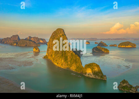 Antenne Panorama-fotografie oben Samed Nangshe Archipel an Baanhinrom Phang Nga Thailand. Stockfoto