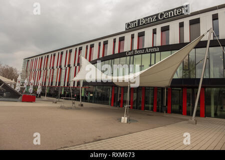 STUTTGART, DEUTSCHLAND - März 02,2019: Bad Cannstatt die Carl Benz Arena im Neckarpark und es ist ein großes Event Halle für Sportveranstaltungen, Konzerte und conventi Stockfoto