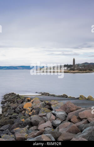 Die Stadt von Largs auf den Firth of Clyde an der Westküste von Schottland. Eine lange Exposition eine Weiche ätherischen Aussehen zu geben. Stockfoto