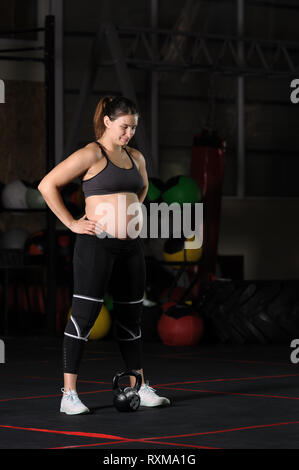 Schwangere weiblichen Athleten zu tun Hantel power Snatch Stockfoto