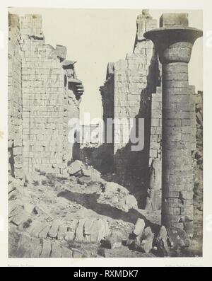 Palais de Karnak, Cour des Bubastites et Entrée Principale de la Salle Hypostyle; Thèbes. Maxime Du Camp; Französisch, 1822-1894. Datum: 1849-1851. Abmessungen: 20,8 x 16,2 cm (Bild/Papier); 43 × 29,9 cm (album Seite). Gesalzene Papier drucken, Platte 37 aus dem Album'Egypte, Nubie, Palästina et 80' (1852). Herkunft: Frankreich. Museum: Das Chicago Art Institute. Stockfoto