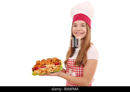 Happy girl Kochen mit Chicken Nuggets auf Platte Stockfoto
