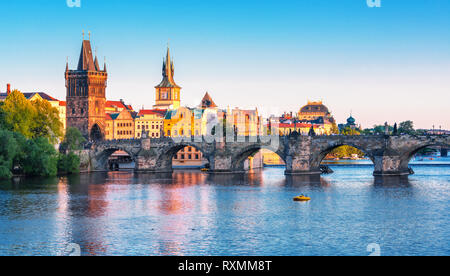 Malerische Aussicht auf das historische Zentrum von Prag, Gebäude und Wahrzeichen der Altstadt, Prag, Tschechische Republik Stockfoto