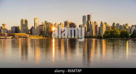 Sonnenuntergang am Coal Harbour, Vancouver, British Columbia, Kanada Stockfoto