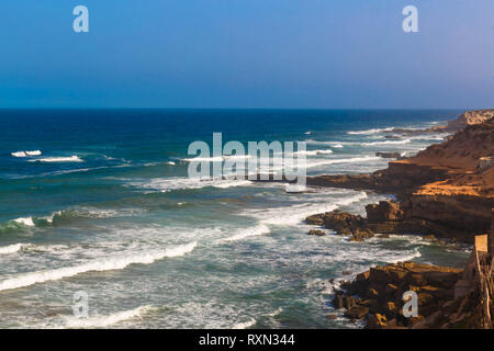 Atlantik Küste Landschaft mit schweren Wellen, Essaouira, Marokko Stockfoto