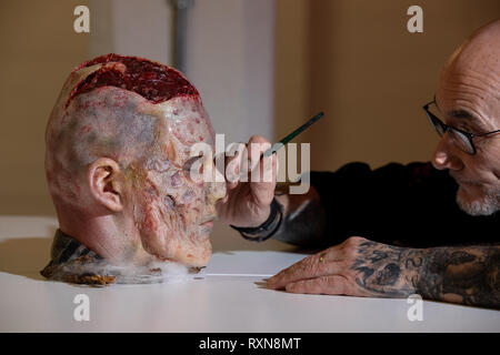 Vorschau auf der offiziellen The Walking Dead Immersive Kunst Galerie Ausstellungen beinhalten interaktive set Erholungen und prop Repliken, terrifying immersive Momente und preisgekrönte Fan Art, die für die Öffentlichkeit am 8. Februar und 9. in der Alten Truman Brauerei, Brick Lane. Mit: Atmosphäre, Wo: London, London, Großbritannien Wann: 07 Feb 2019 Credit: Tom Nicholson/PinPep/WENN.com Stockfoto