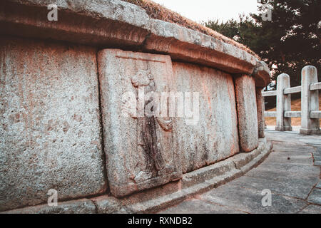 Orientalische Sternzeichen Gott Carver in das Grab von General Kim Yusin in Gyeongju-Si, Südkorea. Stockfoto