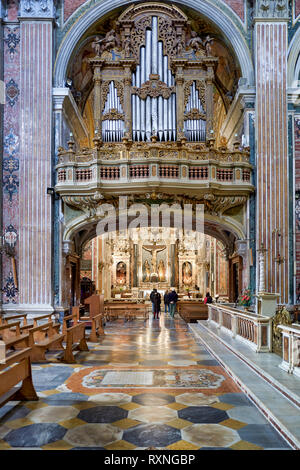 Gesù Nuovo (Jesus) ist der Name einer barocken Kirche in Neapel, Kampanien, Italien. Es ist nur außerhalb der westlichen Grenze des historischen cen entfernt Stockfoto