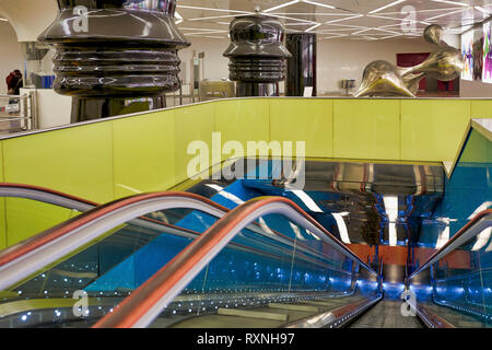 Neapel Kampanien Italien. Kunstwerk an der Università U-Bahn Station Stockfoto