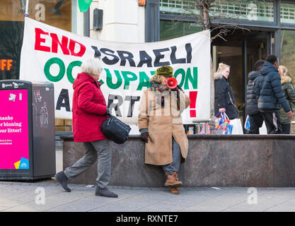 BHPSC Demonstranten in Brighton (East Sussex, UK) Protest gegen militärische israelische Besatzung der palästinensischen Gebiete. Stockfoto