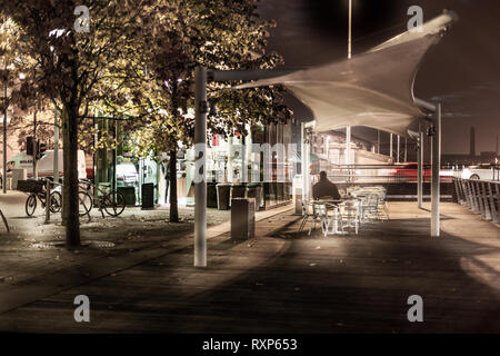 Die Stadt Cork, Cork, Irland, 26. Oktober 2016. frühen Frühstück in einem Cafe auf der Promenade in der Lapps Quay, Cork, Irland Stockfoto