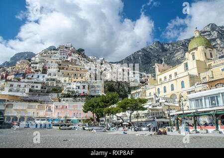 Positano Blick vom Strand Stockfoto